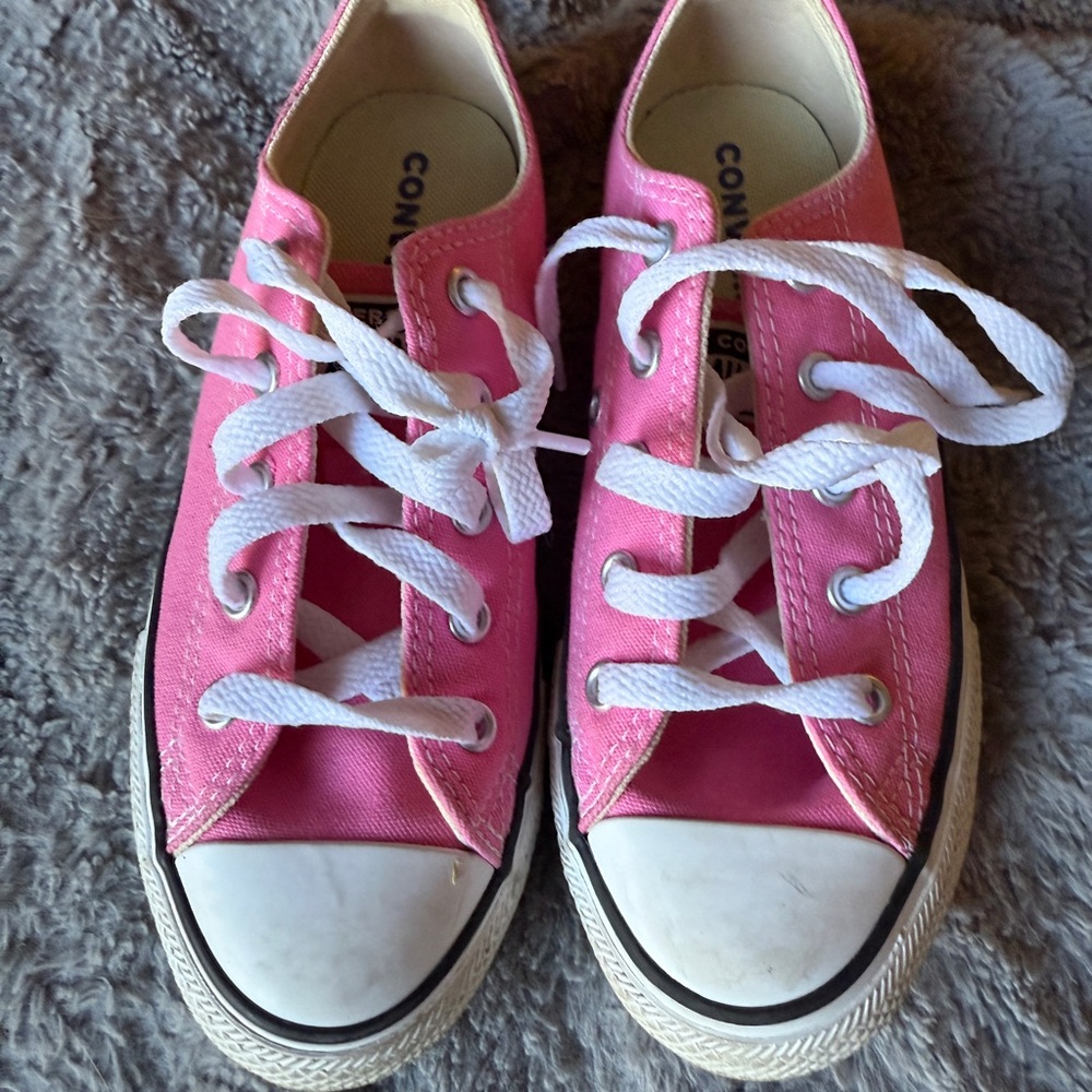 Kids size 1 converse sneakers